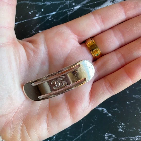 Vintage Chanel Hair Clip - Picture 5 of 6